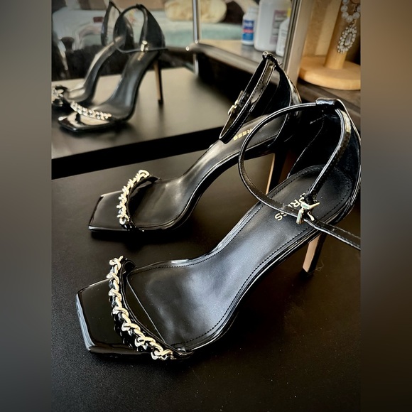 Sexy New Express Glossy Black Stiletto High Heels with Gold Chain Accent - Picture 6 of 8